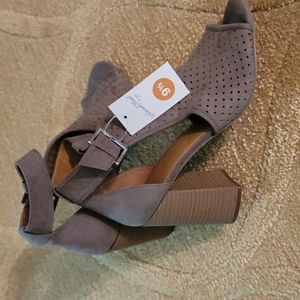 Universal Thread Hannah High Heel Sandal  4" heel